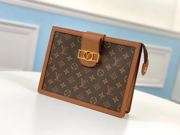 VUITTON LOUIS CHANELUTCH 0108